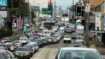 禁塑令实施后超市购物袋遭疯抢 卡车撞上运奶车2.3万升牛奶溢出 要想上班不迟到,避开悉尼最堵的路